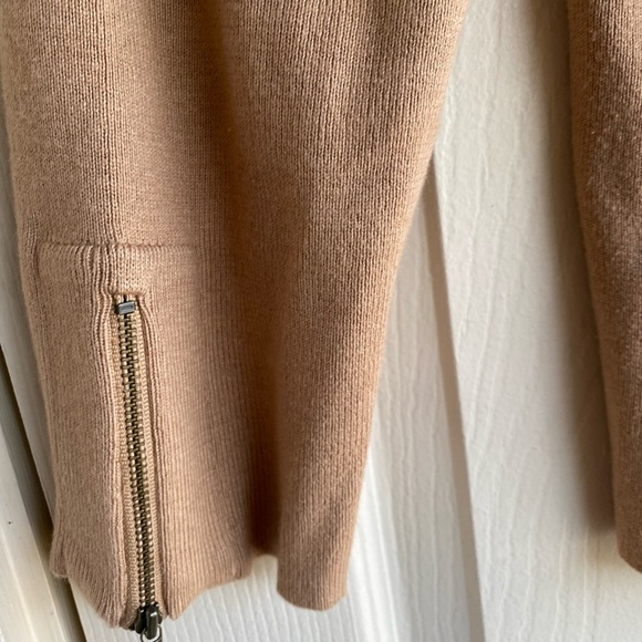 CAbi Brown Turtleneck Sweater with Fitted Silhouette lightweight - Picture 8 of 8